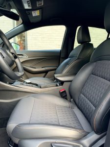 MG3 Hybrid+ 1.5 Luxury (zwart), foto 4